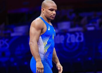 Беленюк і Новіков позували з медалями: фото | Боротьба |