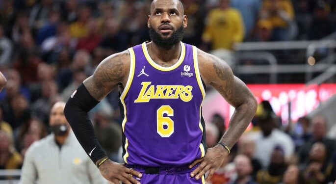 Леброн може пропустити матч проти Портленда через травму | Баскетбол |