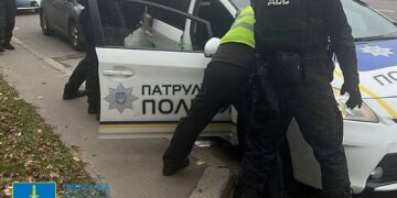 Двох одеських патрульних затримали за підозрою у хабарництві