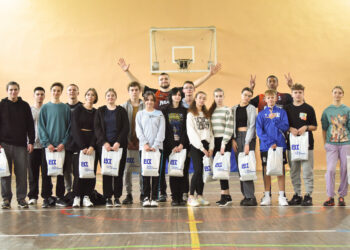 Гравці Черкаських Мавп провели майстер-клас в місцевій школі – Федерація баскетболу України