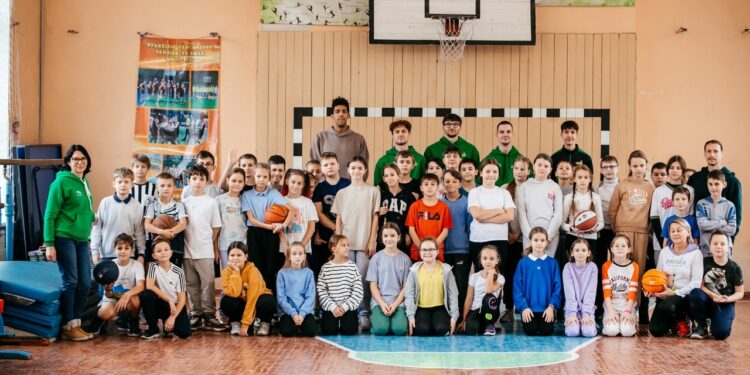 Гравці Прикарпаття-Говерли-КФВ провели майстер-клас в гімназії Івано-Франківська – Федерація баскетболу України