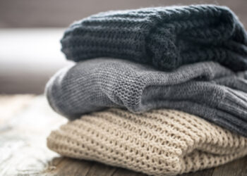 Гуманітарна допомога в Запоріжжі – містян закликали долучитися до збору зимових речей | Новости Запорожья