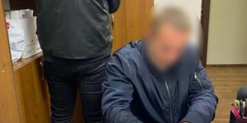 Хабар або звільнення: поліцейські підозрюють посадовця комунального підприємства Одеської міськради