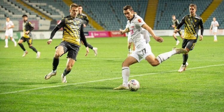 Іще одна драма: «Рух» долає «Чорноморець»