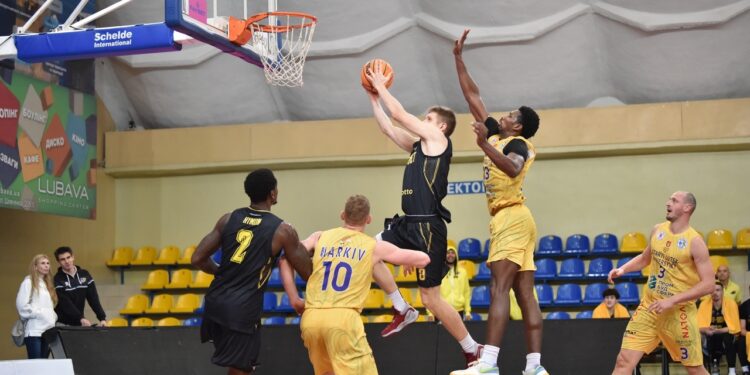 Київ-Баскет завершив перше коло перемогою над Старим Луцьком: фотогалерея – Федерація баскетболу України