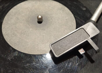 На дні обмілілого Дніпра знайшли вінілову платівку | Новости Запорожья