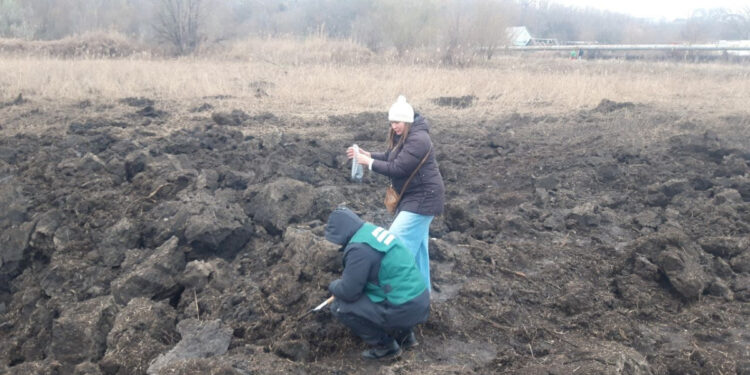 На місці ракетного удару по Запоріжжю 21 листопада працюють екологи – що вони роблять | Новости Запорожья