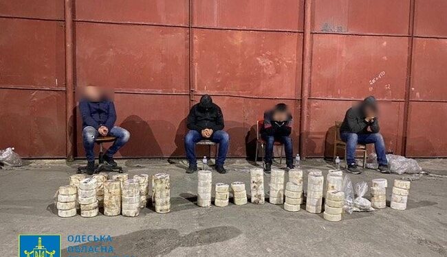 На Одещині засудили чотирьох іноземців, які перевозили 80 кілограмів кокаїну з Перу