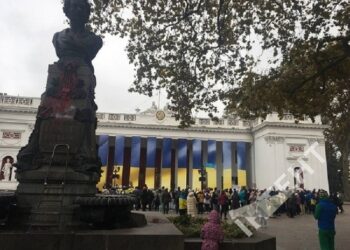 Одеська волонтерка Ножевнікова заявила, що припиняє мітингувати під мерією