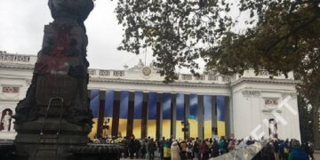 Одеська волонтерка Ножевнікова заявила, що припиняє мітингувати під мерією