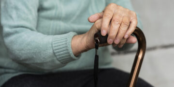 Пенсіонерку, яка рік мешкала в укритті у Запоріжжі, переселили в нормальні умови – як вона зараз живе | Новости Запорожья