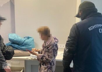 Посадовиця українського посольства купувала нерухомість в Одесі на гроші з організації нелегального трафіку, – СБУ