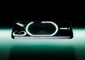 Прозорий смартфон Nothing Phone (1) з інтерфейсом Glyph представлений офіційно