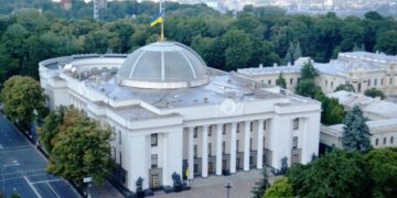 У ВР знайшли спосіб боротись з “аморально високими зарплатами у державному секторі” – Экономика