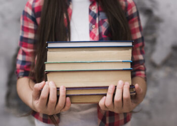 У Запоріжжі волонтери збирають дитячі книжки – як долучитися до акції | Новости Запорожья