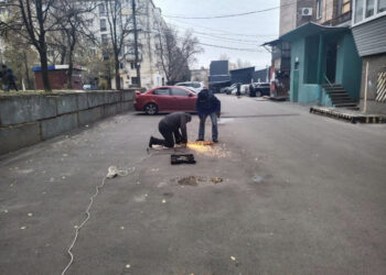 У Запоріжжі зрізали незаконні обмежувачі паркування – фото | Новости Запорожья