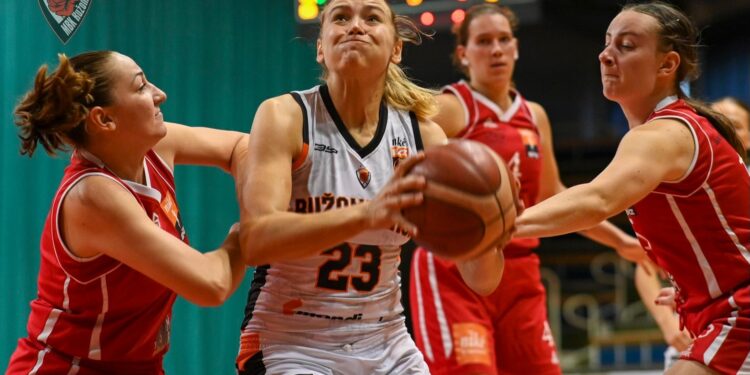 Українки за кордоном: Ягупова стала MVP матчу, Яцковець набрала 28 очок в матчі – Федерація баскетболу України