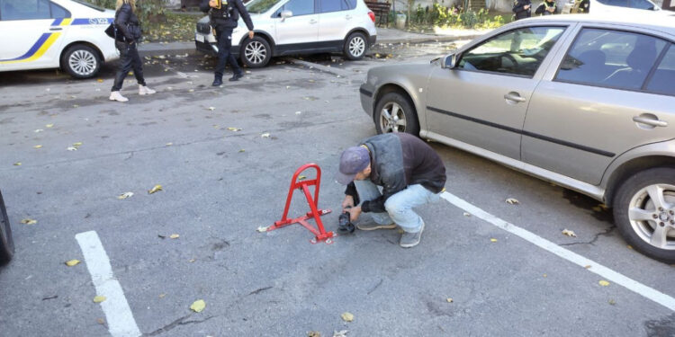 В одному з дворів Запоріжжя демонтували незаконні блокатори на загальнодоступних парковках | Новости Запорожья