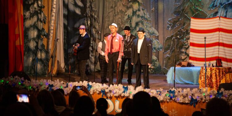 Репетиції тривали три місяці: молодь із інвалідністю в Черкасах показала свою другу виставу (ФОТО) – Новини Черкасс