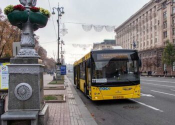 У Києві наземний громадський транспорт курсує вулицями столиці  | Новини Київ