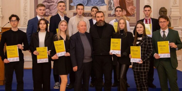 16 школярів та школярок із Кіровоградщини отримуватимуть стипендію Президента України. ФОТО |  – Новини Кропивницького і Кіровоградщини