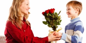 “Алл Ньюз” радует – лучшие поздравления с Днем Рождения для мам с  открытками!