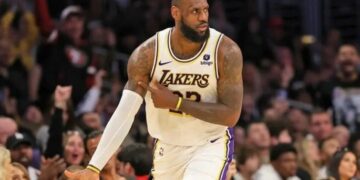 Джеймс вийшов на перше місце в історії НБА за кидками з гри | Баскетбол |