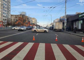 У Києві після ракетних обстрілів перекрили кілька вулиць | Новини Київ