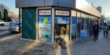 Кияни вимагають прибрати незаконні МАФи біля метро | Новини Київ