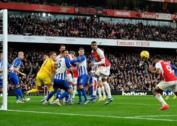 «Арсенал» победой над «Брайтоном» выборол лидерство в АПЛ