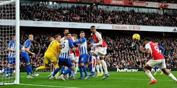 «Арсенал» победой над «Брайтоном» выборол лидерство в АПЛ