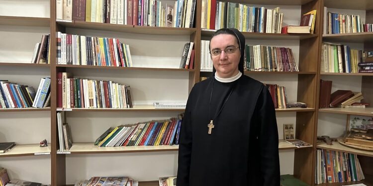 “Буває, що я заходжу в автобус, й люди починають говорити про Бога”, — монахиня з Івано-Франківщини про будні