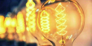 Через російські обстріли у Херсоні без світла залишаються 70% абонентів