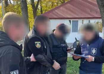 Дільничний у Полтаві вимагав $6К за виключення з обліку