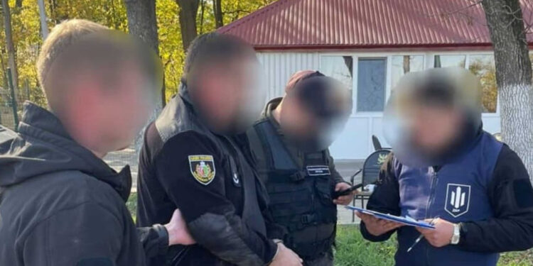 Дільничний у Полтаві вимагав $6К за виключення з обліку