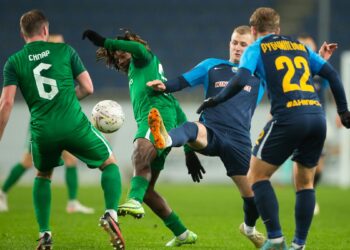 «Днепр-1» проиграл «Ворскле» и потерял лидерство в УПЛ