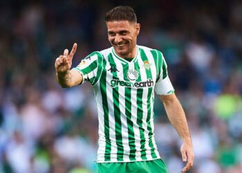 Известный испанский футболист Хоакин Санчес вернулся на поле в 42 года