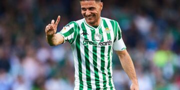 Известный испанский футболист Хоакин Санчес вернулся на поле в 42 года