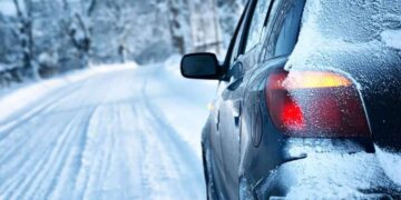 Як водіям Дніпра безпечно керувати автомобілем у снігопад та ожеледь |  |