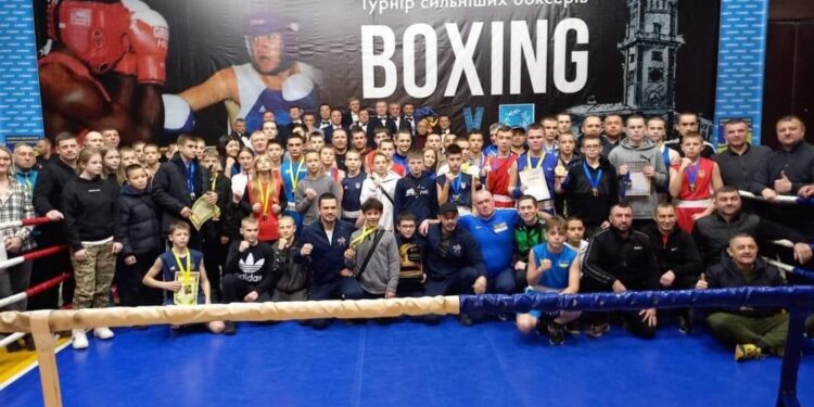 Юні рівненські боксери привезли срібло зі змагань у Коломиї