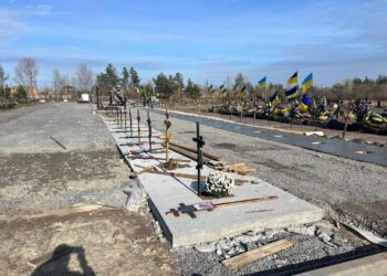 Кладовище у Затуриному: хочуть відремонтувати проїзди
