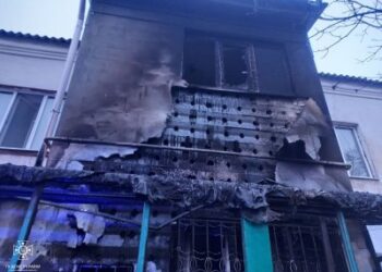 Миколаїв: вогнеборці гасили пожежу в двоповерхівці » Миколаївський Оглядач