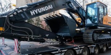Миколаївщина отримала чотири нові екскаватори від корейських партнерів » Миколаївський Оглядач