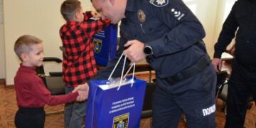 Миколаївські поліцейські привітали родини загиблих колег із різдвяними та новорічними святами » Миколаївський Оглядач