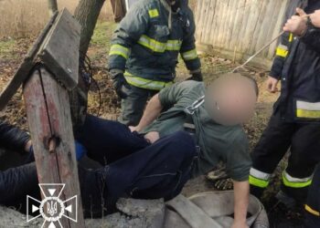 На Кіровоградщині рятувальники допомогли чоловікові вибратися з криниці. ФОТО |  – Новини Кропивницького і Кіровоградщини