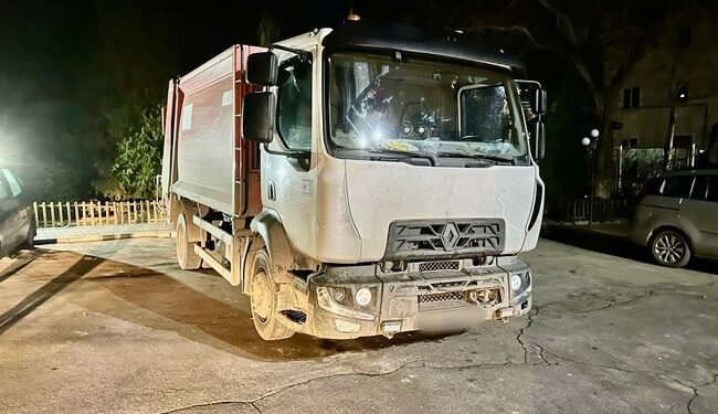 На кладовищі під Одесою водій сміттєвоза задавив людину