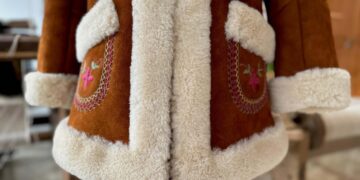 На Рівненщині відтворили старовинний жіночий кожух з Берестечка