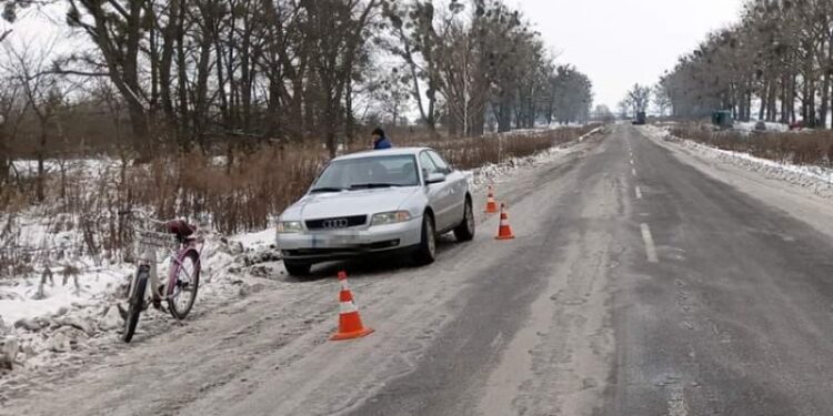 На Шепетівщині чоловік наїхав автомобілем на велосипедистку —Хмельнитчина