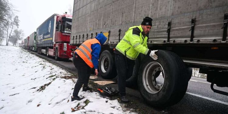 На Угорщині планують заблокувати кордон з Україною | |