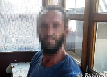 Погрожував та ображав свою матір, у якої проживав: слідчі оголосили підозру —Хмельнитчина